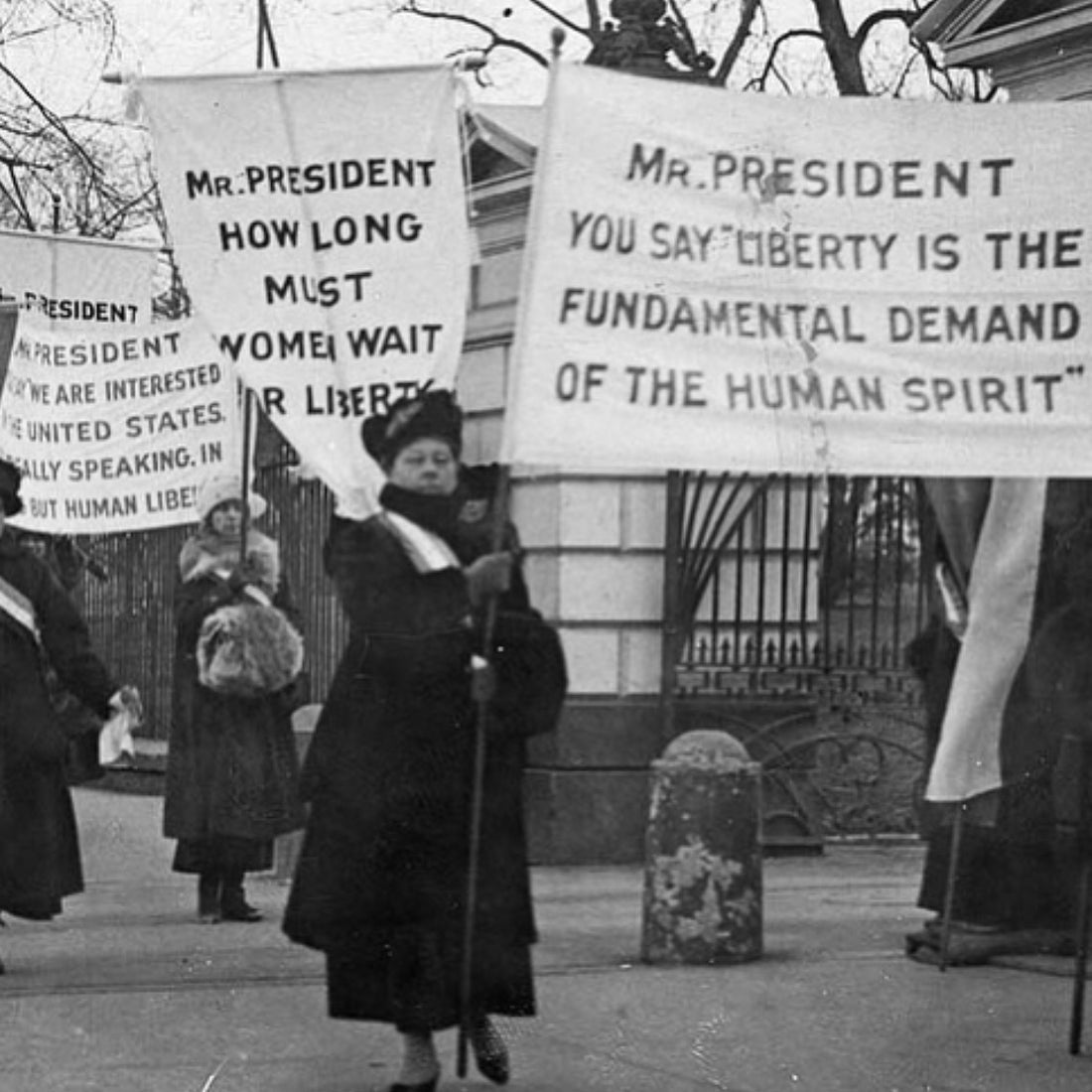 19TH AMENDMENT Flowy Women&