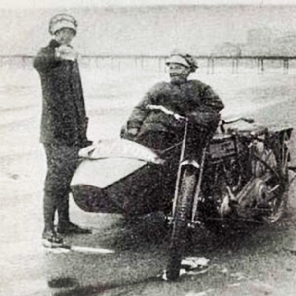 MOTO 1915 Women's Racerback